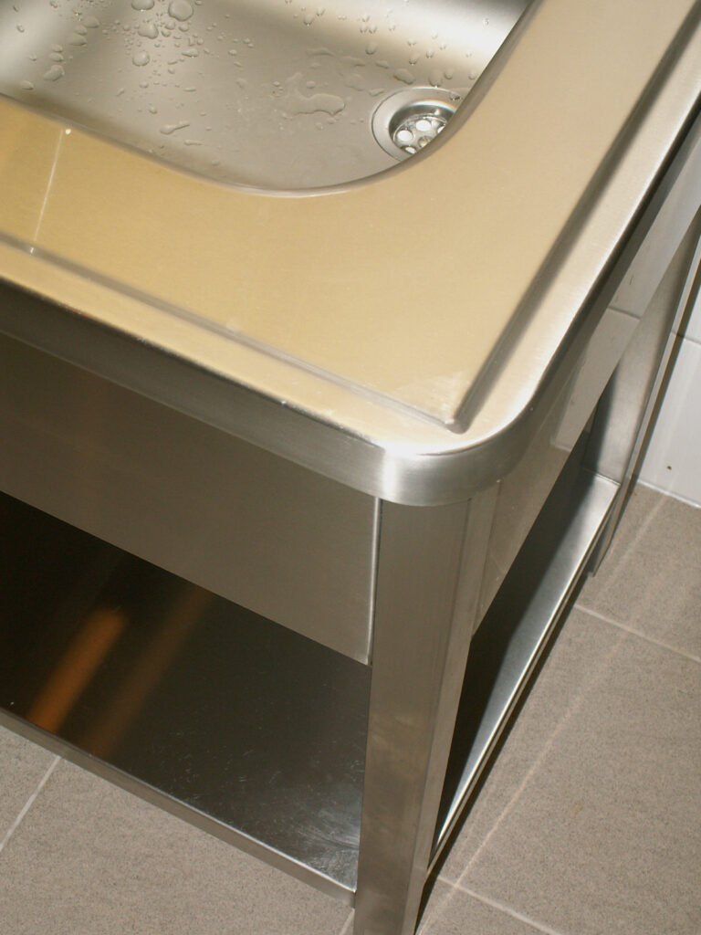 Zaokrąglone wykończenie mebli